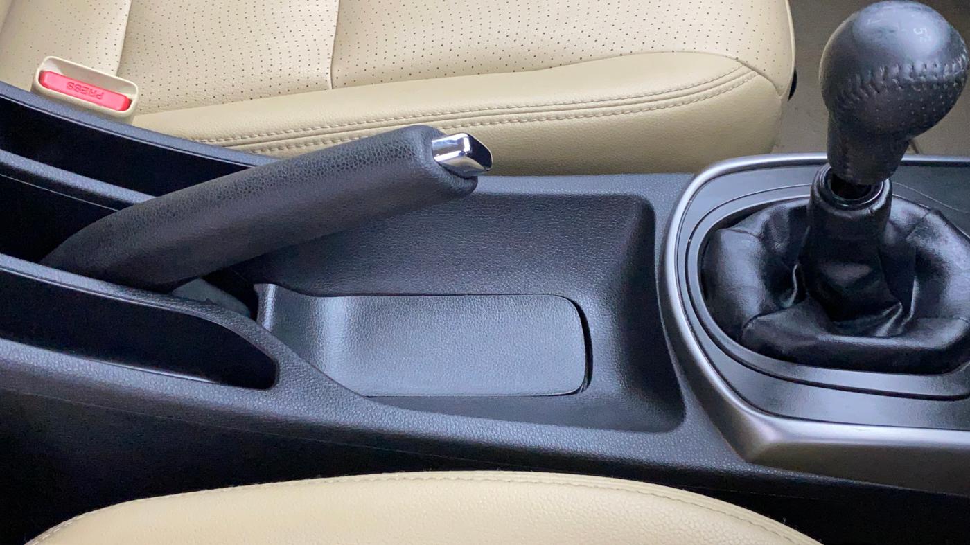 2015 Honda City VX MT PETROL, Petrol, Manual, 40,424 km, Gear Lever