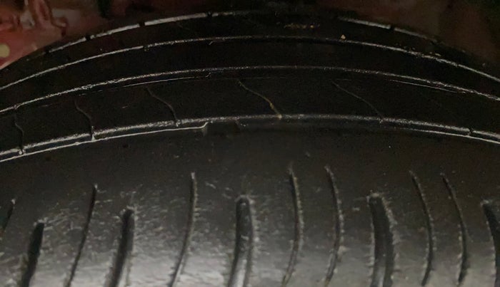 2021 Mahindra XUV300 W8 1.2 PETROL, Petrol, Manual, 58,461 km, Left Front Tyre Tread