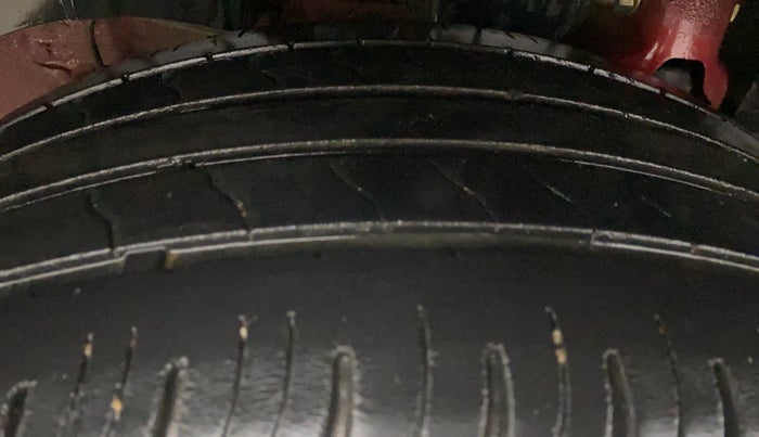 2021 Mahindra XUV300 W8 1.2 PETROL, Petrol, Manual, 58,461 km, Right Rear Tyre Tread