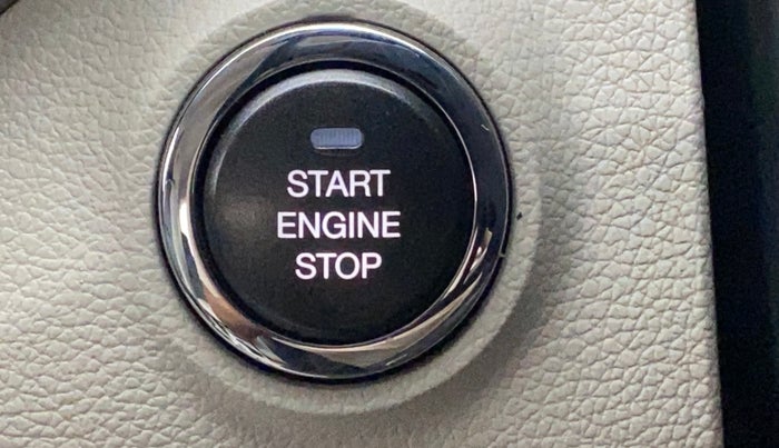 2021 Mahindra XUV300 W8 1.2 PETROL, Petrol, Manual, 58,461 km, Keyless Start/ Stop Button