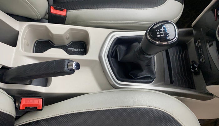 2021 Mahindra XUV300 W8 1.2 PETROL, Petrol, Manual, 58,461 km, Gear Lever