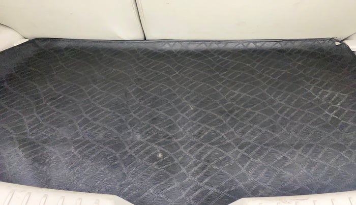 2021 Mahindra XUV300 W8 1.2 PETROL, Petrol, Manual, 58,461 km, Boot Inside