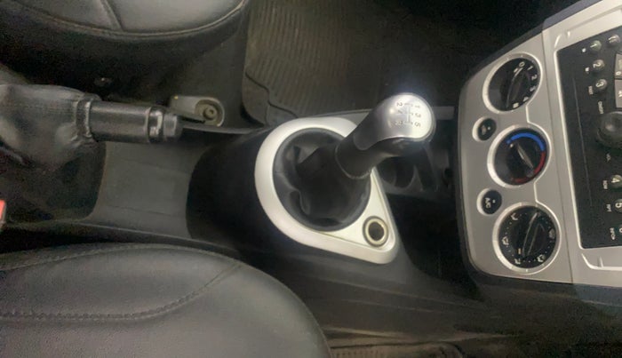 2013 Ford Figo TITANIUM 1.2 PETROL, Petrol, Manual, 28,990 km, Gear Lever