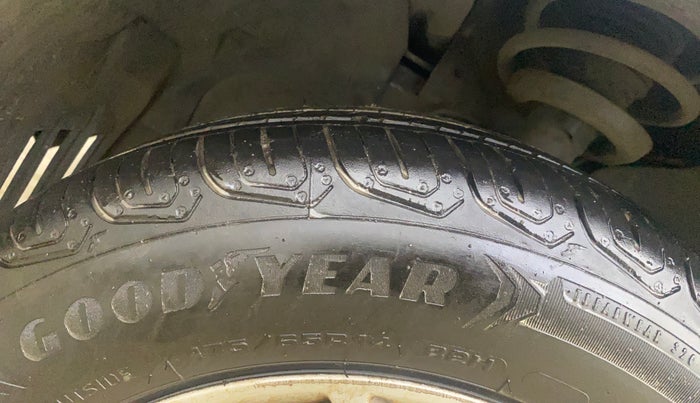 2013 Ford Figo TITANIUM 1.2 PETROL, Petrol, Manual, 28,990 km, Left Front Tyre Tread