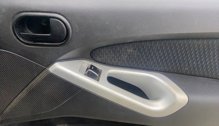 2013 Ford Figo TITANIUM 1.2 PETROL, Petrol, Manual, 28,990 km, Driver Side Door Panels Control