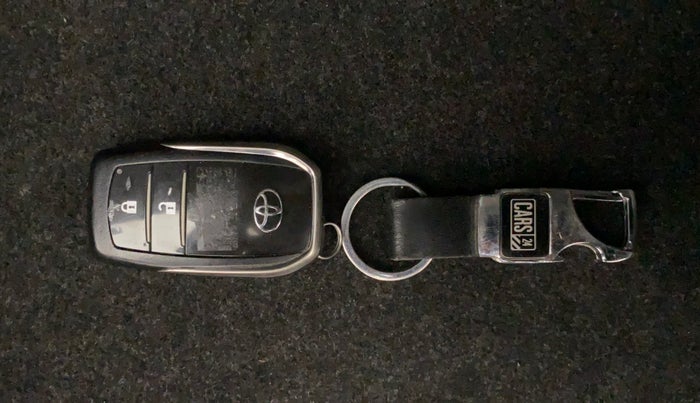 2016 Toyota Innova Crysta 2.4 ZX 7 STR, Diesel, Manual, 35,807 km, Key Close Up