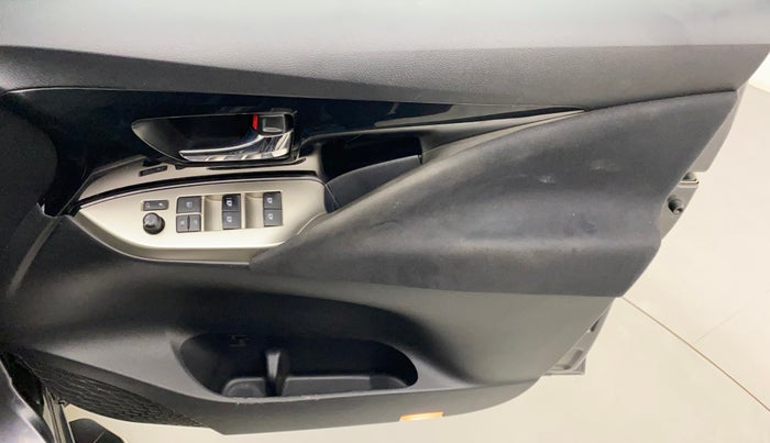 2016 Toyota Innova Crysta 2.4 ZX 7 STR, Diesel, Manual, 35,807 km, Driver Side Door Panels Control