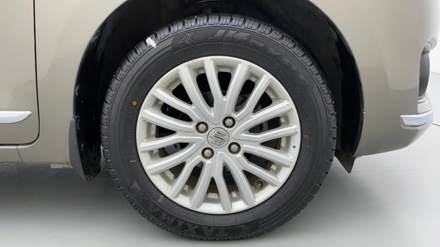 2017 Maruti Dzire ZXI, Petrol, Manual, 25,005 km, Right Front Wheel