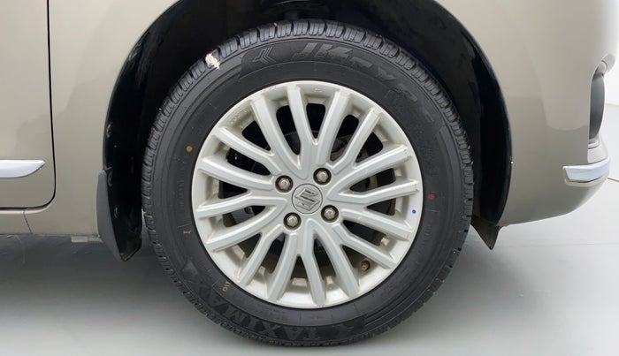 2017 Maruti Dzire ZXI, Petrol, Manual, 25,005 km, Right Front Wheel