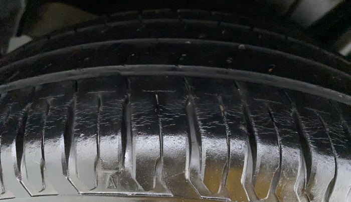 2017 Maruti Dzire ZXI, Petrol, Manual, 25,005 km, Left Front Tyre Tread