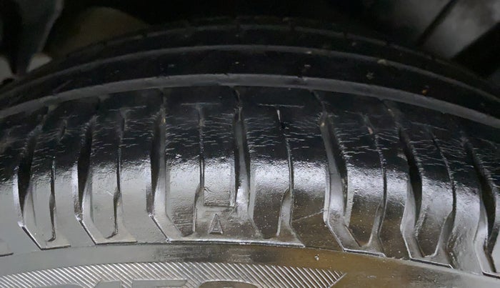 2017 Maruti Dzire ZXI, Petrol, Manual, 25,005 km, Right Front Tyre Tread