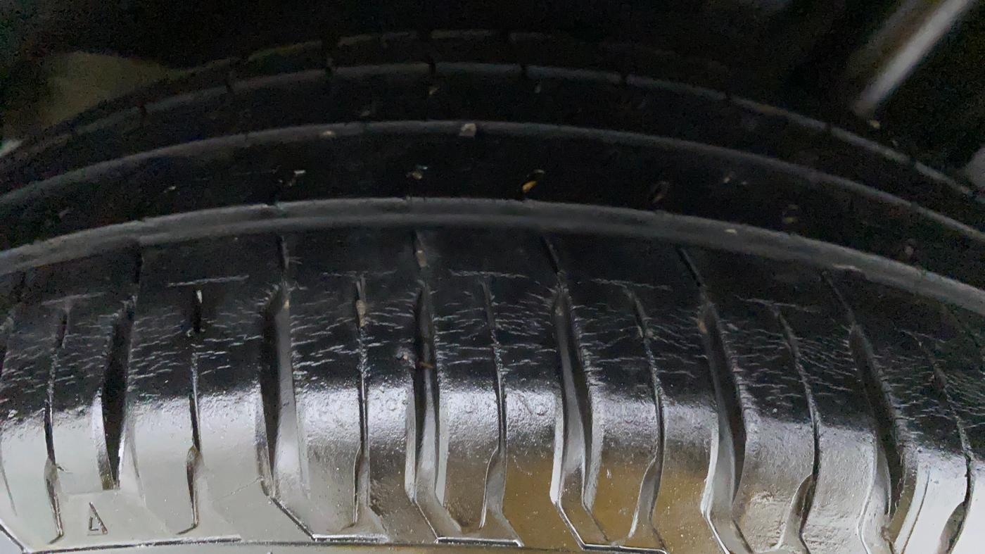 2017 Maruti Dzire ZXI, Petrol, Manual, 25,005 km, Left Rear Tyre Tread