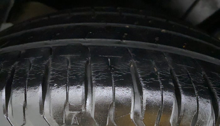 2017 Maruti Dzire ZXI, Petrol, Manual, 25,005 km, Right Rear Tyre Tread