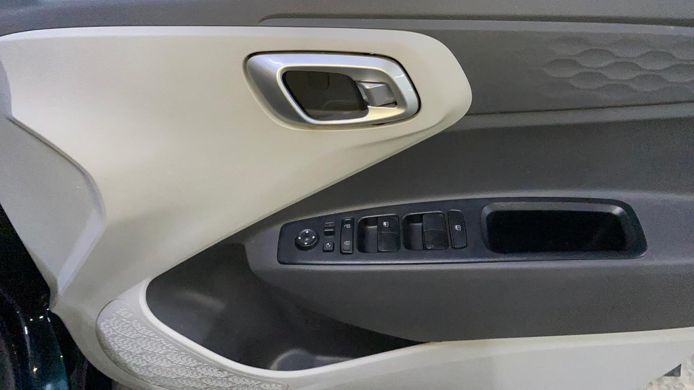 2022 Hyundai GRAND I10 NIOS ASTA AMT 1.2 KAPPA VTVT, Petrol, Automatic, 5,189 km, Driver Side Door Panels Control