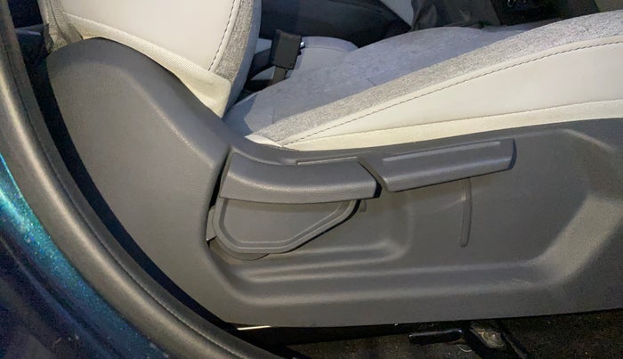 2022 Hyundai GRAND I10 NIOS ASTA AMT 1.2 KAPPA VTVT, Petrol, Automatic, 5,189 km, Driver Side Adjustment Panel