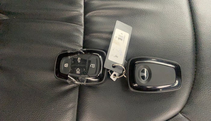 2023 Tata NEXON XZ PLUS PETROL, Petrol, Manual, 17,001 km, Key Close Up