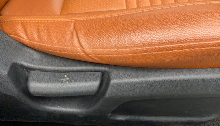 2018 Hyundai Elite i20 Magna Executive 1.2, Petrol, Manual, 45,371 km, Driver Side Adjustment Panel