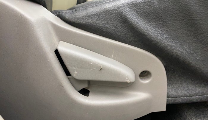 2016 Datsun Go T, Petrol, Manual, 55,401 km, Driver Side Adjustment Panel