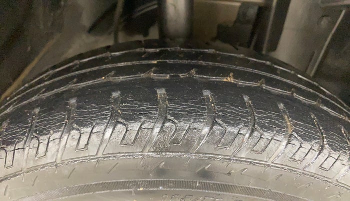 2016 Datsun Go T, Petrol, Manual, 55,401 km, Right Front Tyre Tread