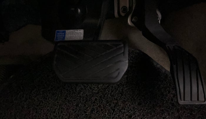 2019 Maruti Ciaz ALPHA  AT 1.5 SHVS PETROL, Petrol, Automatic, 85,161 km, Pedals