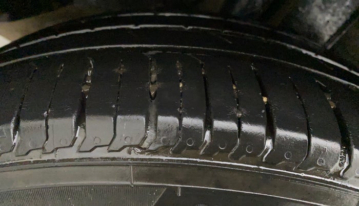 2013 Maruti Ertiga VXI CNG, CNG, Manual, 73,257 km, Right Rear Tyre Tread