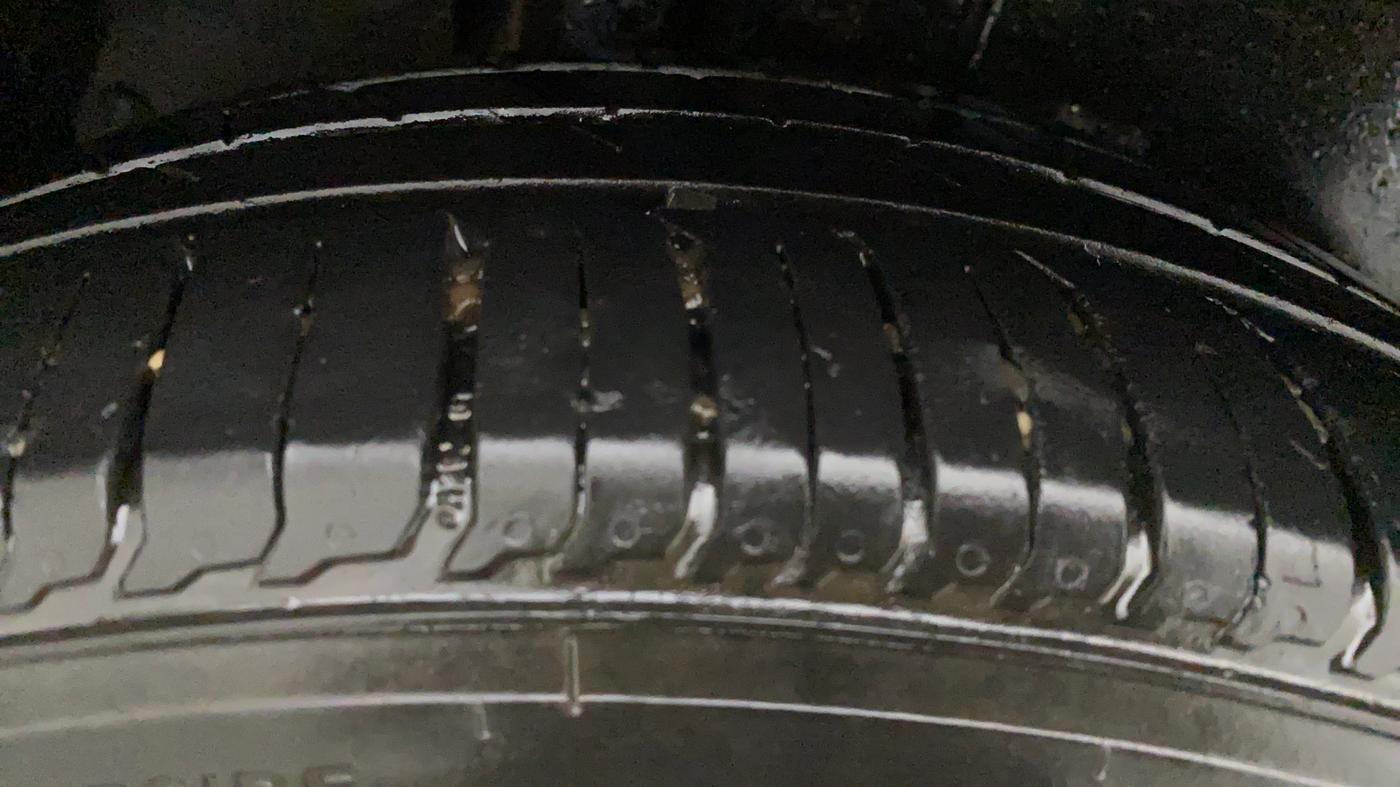 2013 Maruti Ertiga VXI CNG, CNG, Manual, 73,257 km, Left Front Tyre Tread