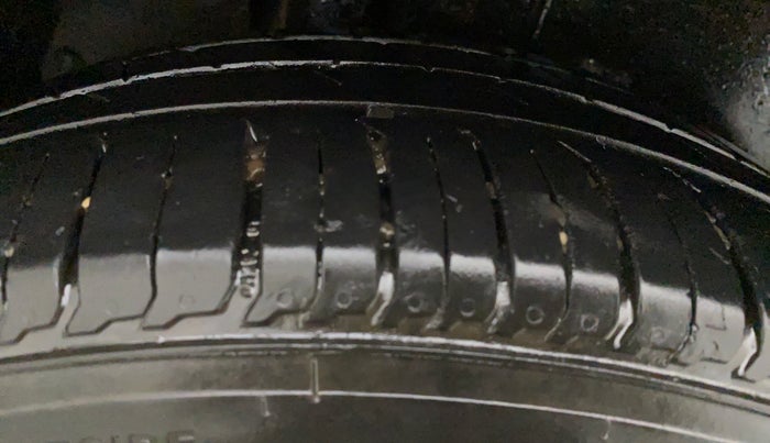 2013 Maruti Ertiga VXI CNG, CNG, Manual, 73,257 km, Left Front Tyre Tread