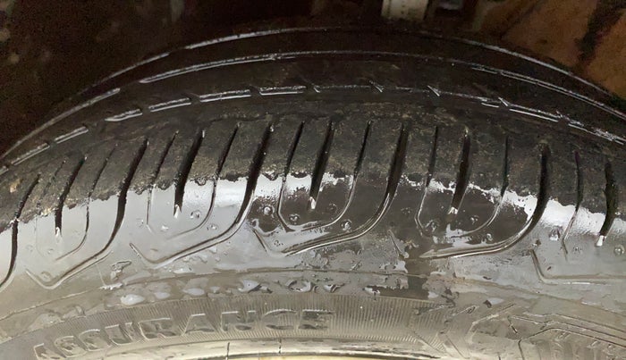 2014 Volkswagen Polo COMFORTLINE 1.2L PETROL, Petrol, Manual, 65,471 km, Left Front Tyre Tread