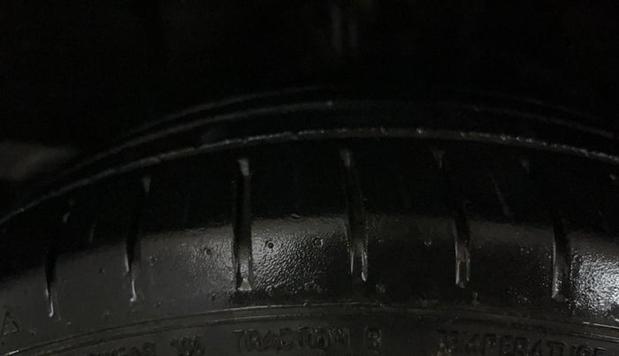 2016 Maruti Baleno ALPHA PETROL 1.2, Petrol, Manual, 59,728 km, Right Front Tyre Tread