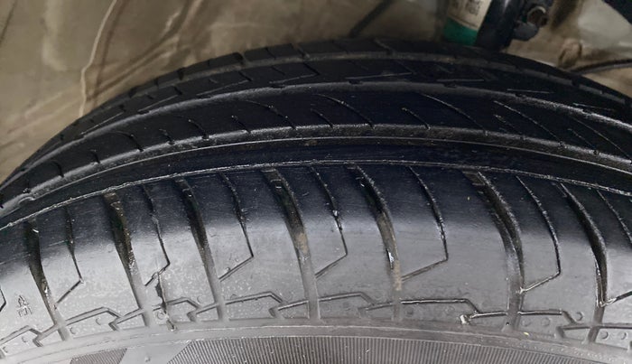 2021 Maruti Swift VXI D, Petrol, Manual, 16,461 km, Right Front Tyre Tread