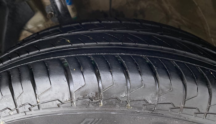 2021 Maruti Swift VXI D, Petrol, Manual, 16,461 km, Left Front Tyre Tread