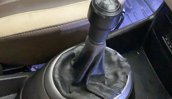 2013 Hyundai i20 MAGNA (O) 1.2, Petrol, Manual, 69,879 km, Gear lever - Boot cover slightly torn