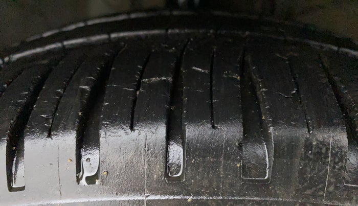 2013 Hyundai i20 MAGNA (O) 1.2, Petrol, Manual, 69,879 km, Right Front Tyre Tread