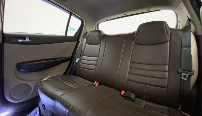 2013 Hyundai i20 MAGNA (O) 1.2, Petrol, Manual, 69,879 km, Right Side Rear Door Cabin