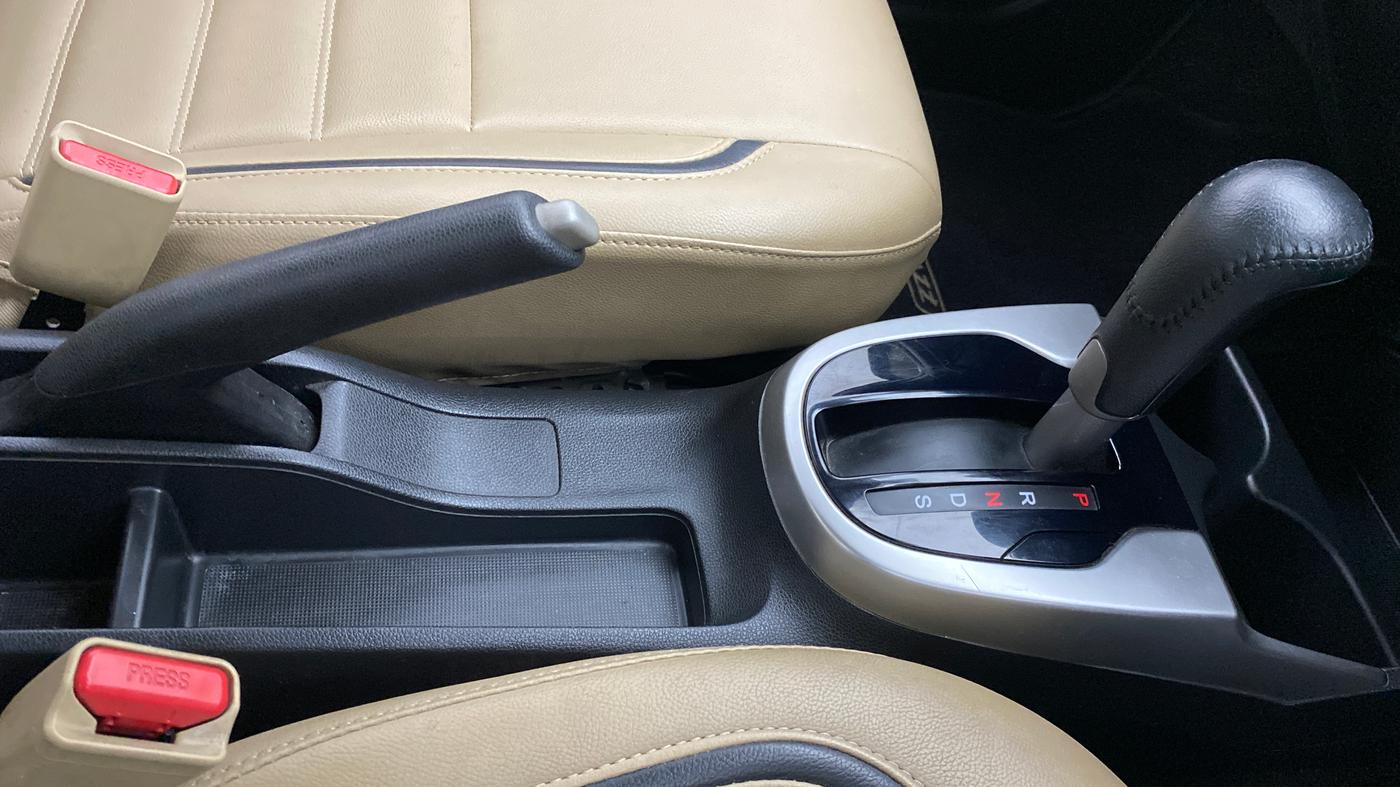 2018 Honda Jazz 1.2 V AT, Petrol, Automatic, 19,842 km, Gear Lever