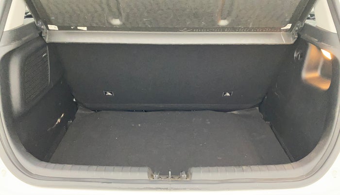 2025 Hyundai NEW I20 ASTA (O) 1.2 IVT, Petrol, Automatic, 16,681 km, Boot Inside