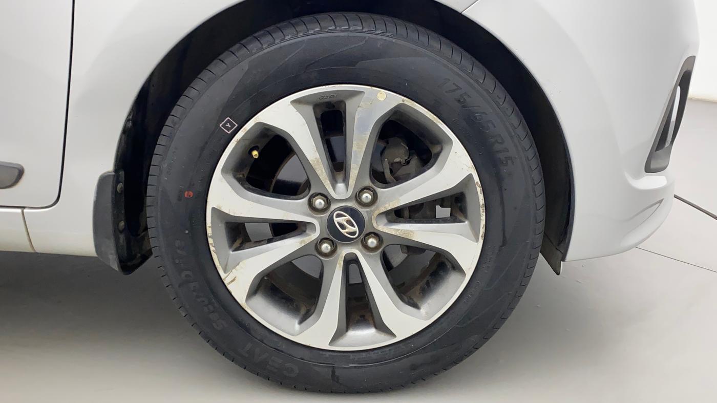 2015 Hyundai Xcent SX AT 1.2 (O), Petrol, Automatic, 67,502 km, Right Front Wheel