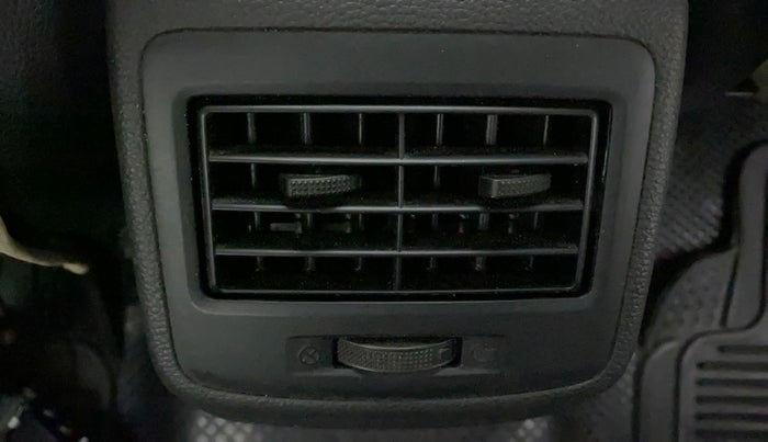 2015 Hyundai Xcent SX AT 1.2 (O), Petrol, Automatic, 67,502 km, Rear AC Vents