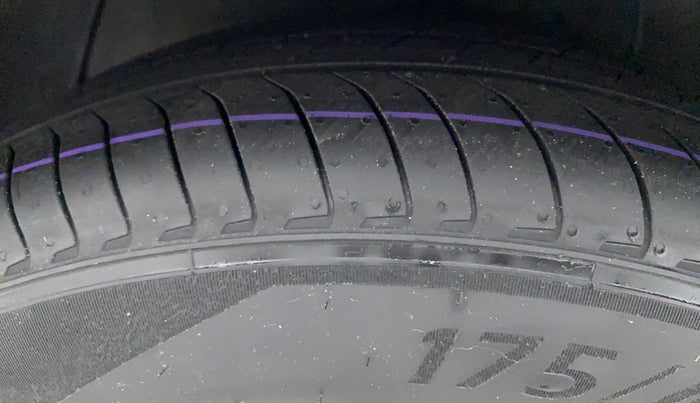 2015 Hyundai Xcent SX AT 1.2 (O), Petrol, Automatic, 67,502 km, Right Rear Tyre Tread