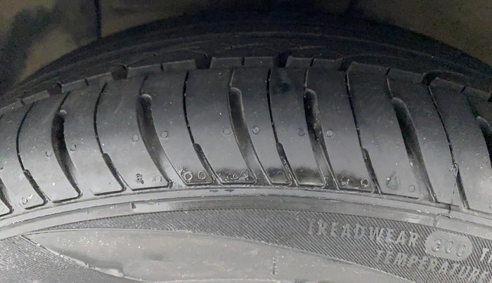 2015 Hyundai Xcent SX AT 1.2 (O), Petrol, Automatic, 67,502 km, Left Front Tyre Tread