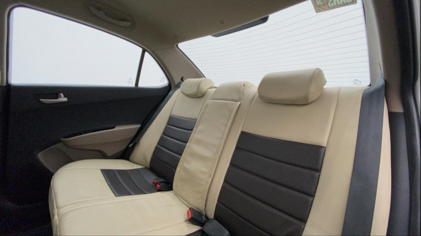 2015 Hyundai Xcent SX AT 1.2 (O), Petrol, Automatic, 67,502 km, Right Side Rear Door Cabin