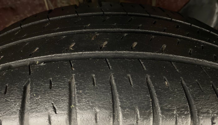 2017 Hyundai Verna 1.6 SX VTVT, Petrol, Manual, 43,890 km, Right Front Tyre Tread