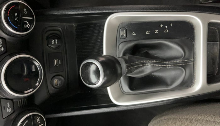 2019 Hyundai VENUE SX PLUS 1.0 TURBO DCT, Petrol, Automatic, 77,534 km, Gear Lever