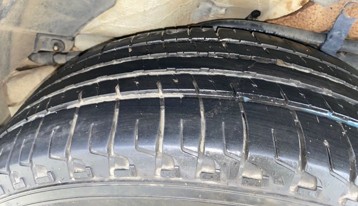 2012 Mahindra XUV500 W8, Diesel, Manual, 1,34,908 km, Left Rear Tyre Tread