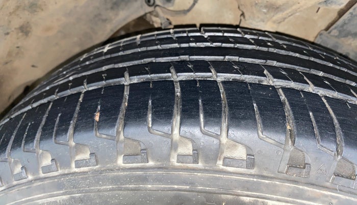 2012 Mahindra XUV500 W8, Diesel, Manual, 1,34,908 km, Right Front Tyre Tread