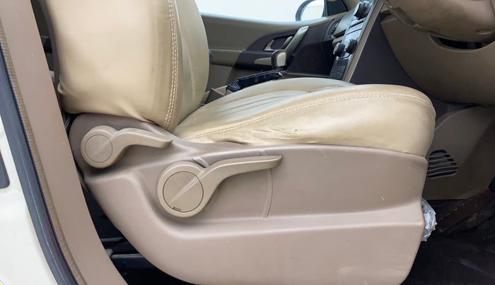 2012 Mahindra XUV500 W8, Diesel, Manual, 1,34,908 km, Driver Side Adjustment Panel