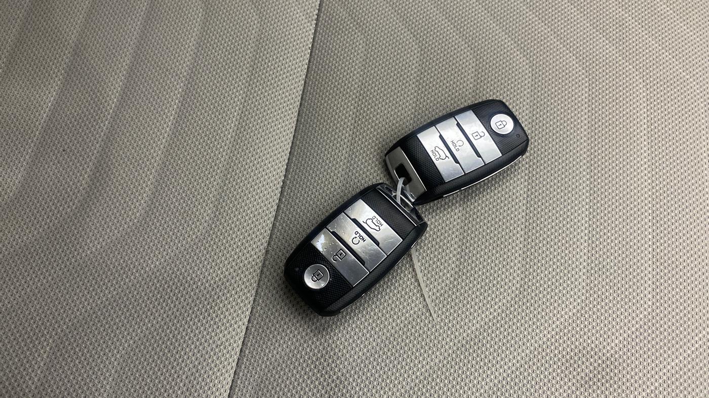 2021 KIA SONET HTX 1.0 IMT, Petrol, Manual, 67,501 km, Key Close Up