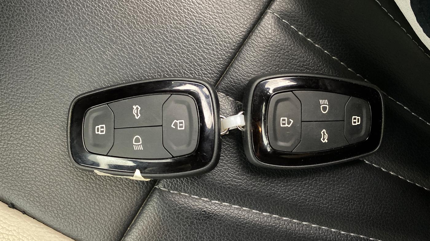 2025 Tata PUNCH Creative Plus, Petrol, Manual, 7,358 km, Key Close Up