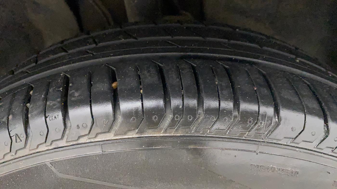 2022 Tata PUNCH ADVENTURE RHYTHM PACK MT, Petrol, Manual, 14,372 km, Right Front Tyre Tread