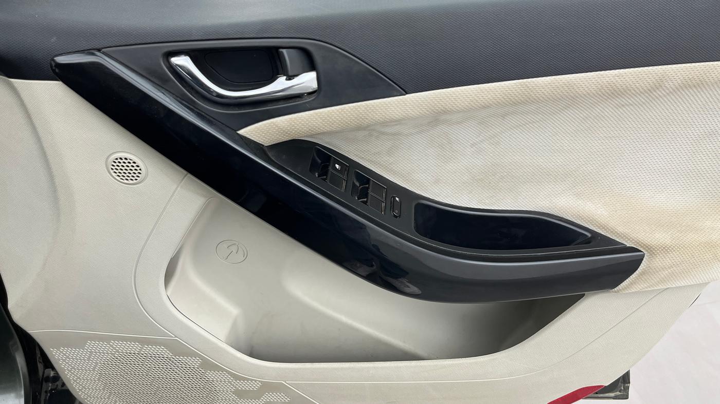 2020 Tata NEXON XZ PLUS PETROL, Petrol, Manual, 39,721 km, Driver Side Door Panels Control